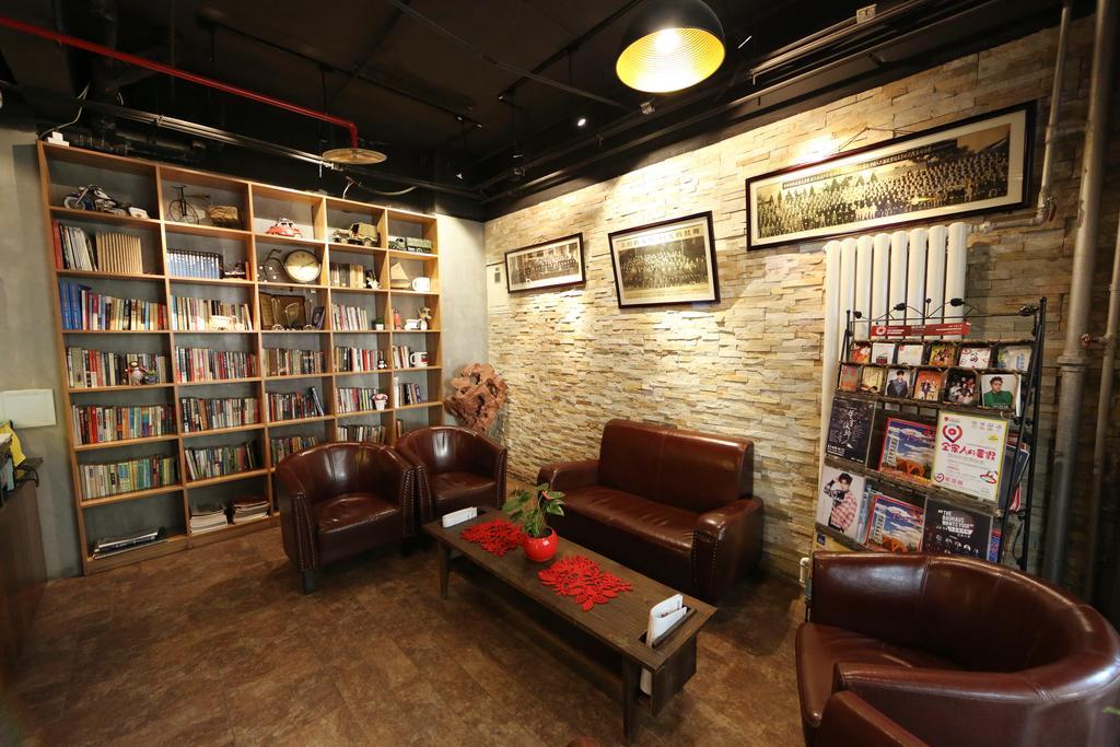 Time Traveller Hotel- Near Beijing Yonghe Lama Temple, Ghost Street, Beihai Park, Jingshan Park, Drum Tower, Houhai Bar Street, Tian'Anmen Square, Located In Beijing Traditional Hutongs, 5 Minutes Away From Subway, Free Laundry Serive Exterior foto