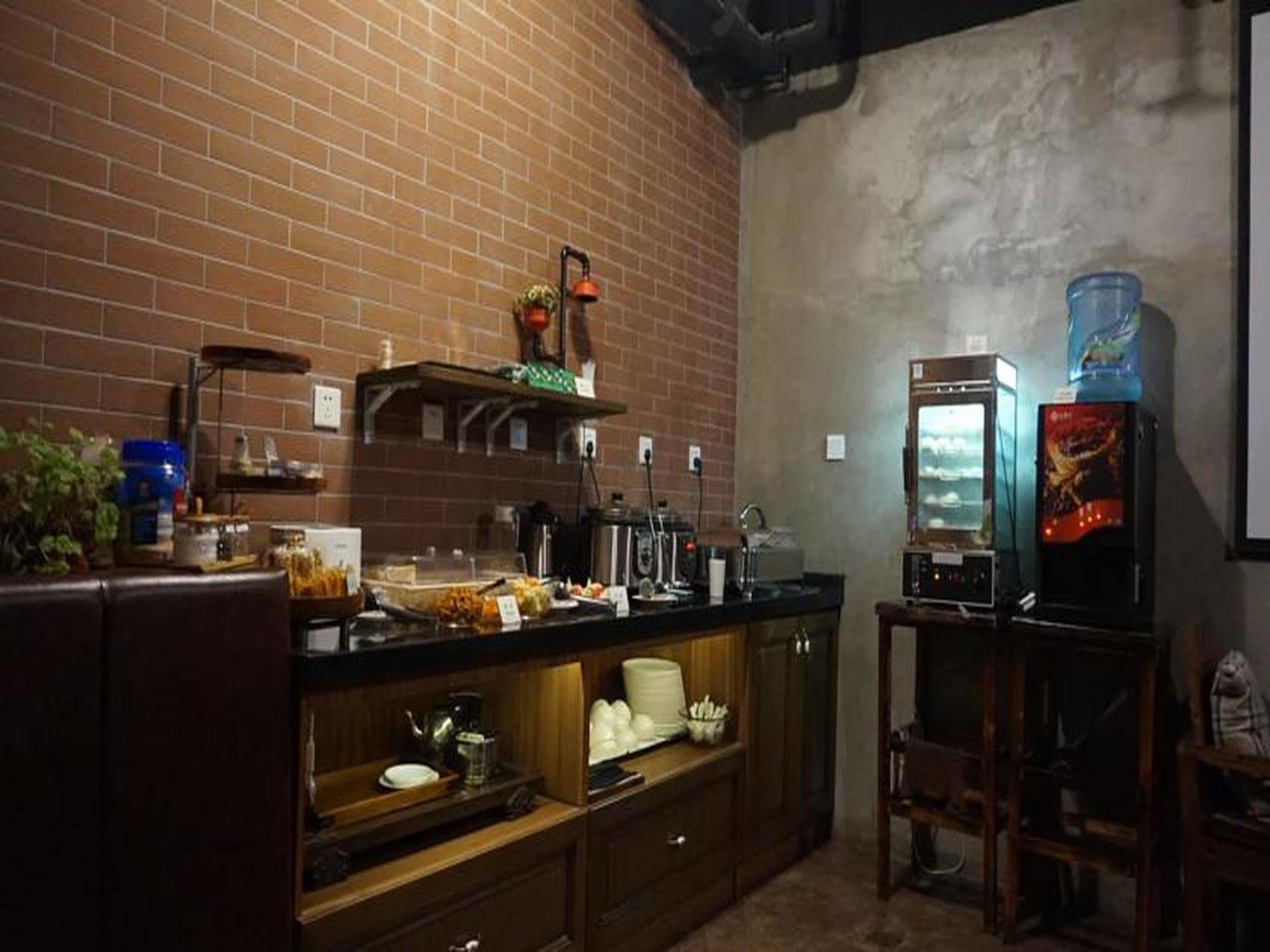 Time Traveller Hotel- Near Beijing Yonghe Lama Temple, Ghost Street, Beihai Park, Jingshan Park, Drum Tower, Houhai Bar Street, Tian'Anmen Square, Located In Beijing Traditional Hutongs, 5 Minutes Away From Subway, Free Laundry Serive Exterior foto